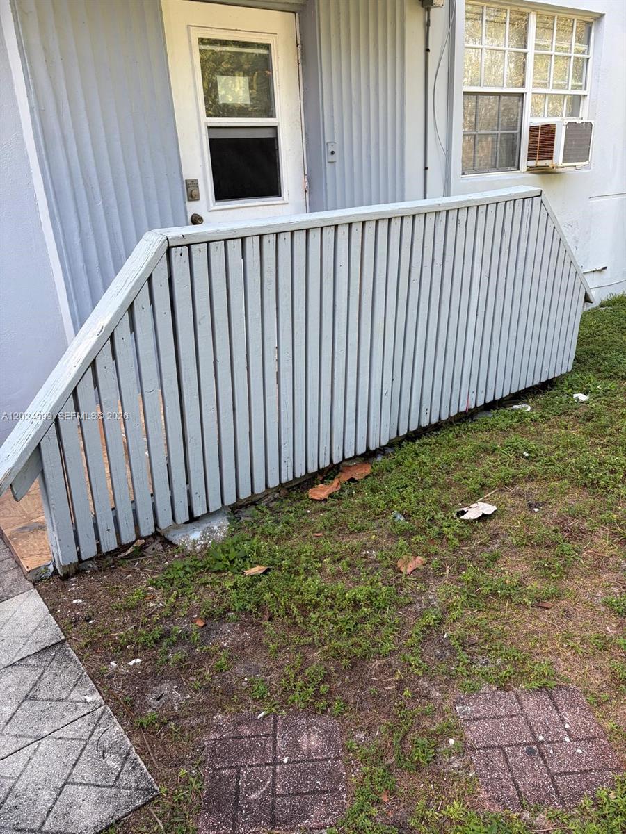 HOLLYWOOD BEACH - Residential Lease