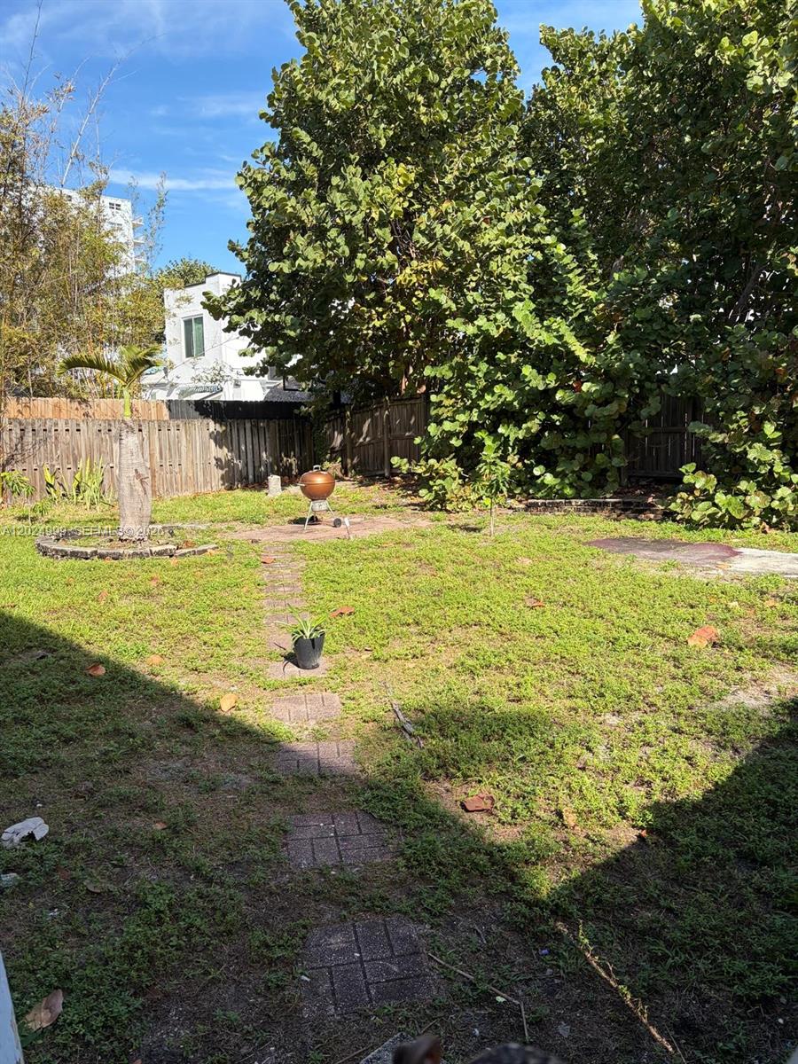 HOLLYWOOD BEACH - Residential Lease