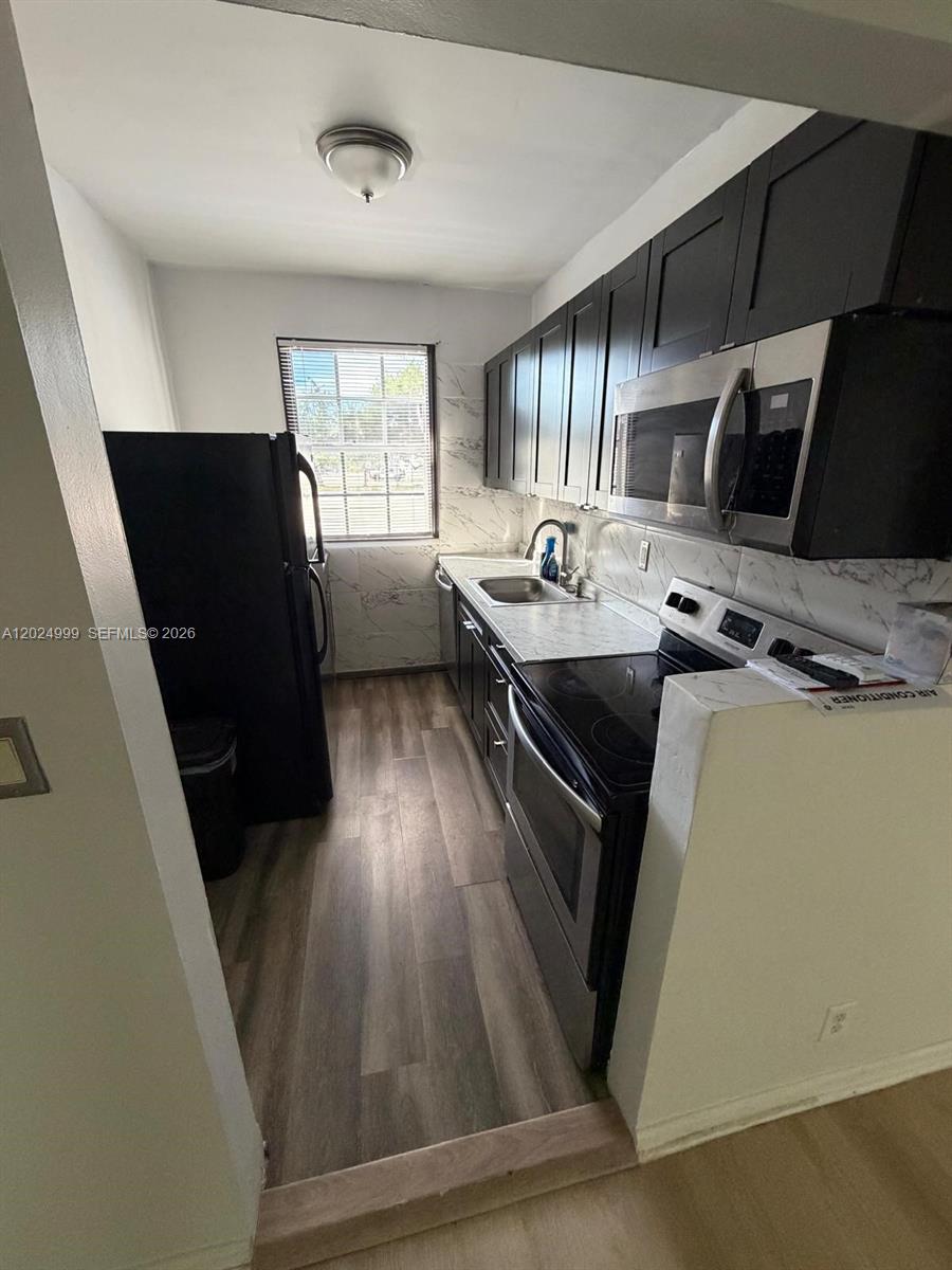 HOLLYWOOD BEACH - Residential Lease
