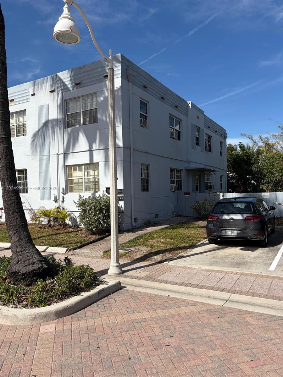 HOLLYWOOD BEACH - Residential Lease