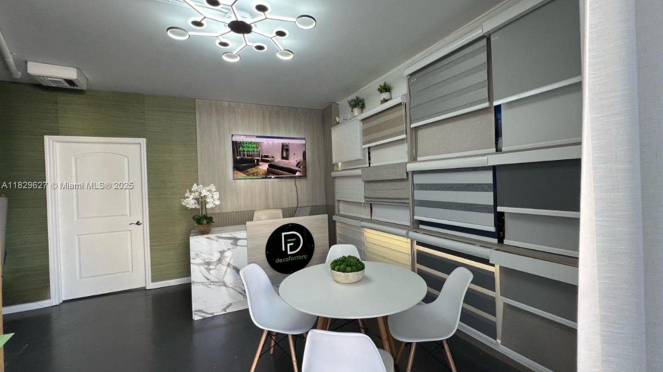 DecoFactory Franchise – Award-Winning Window Treatment | Turn-Key | E-2 Eligible
Low rent/ training included/ attractive cashflow based on loyal customer base. (more than 10k IG followers)