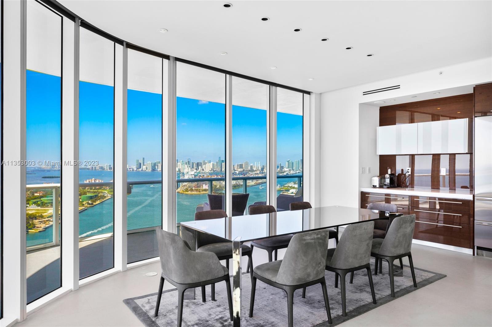 CONTINUUM ON SOUTH BEACH - Residential