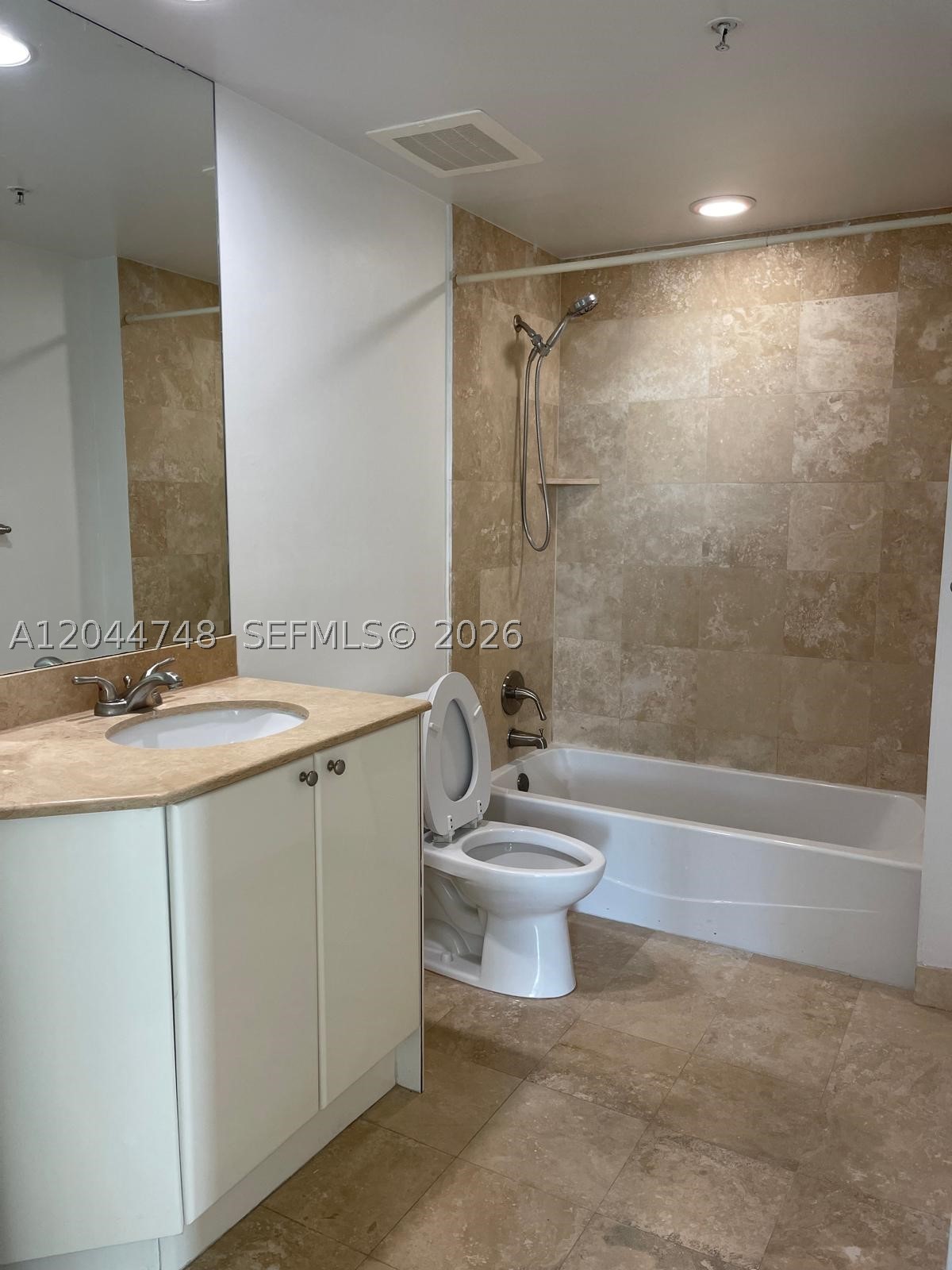 DUO COMDOMINIUM EAST - Residential Lease