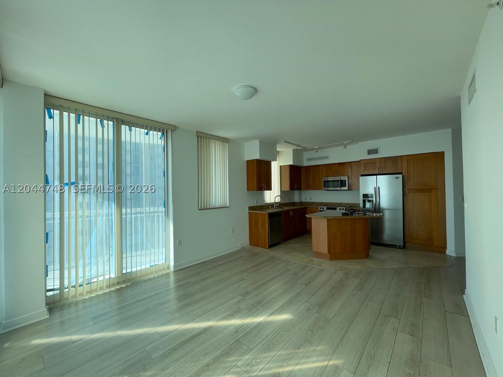 DUO COMDOMINIUM EAST - Residential Lease