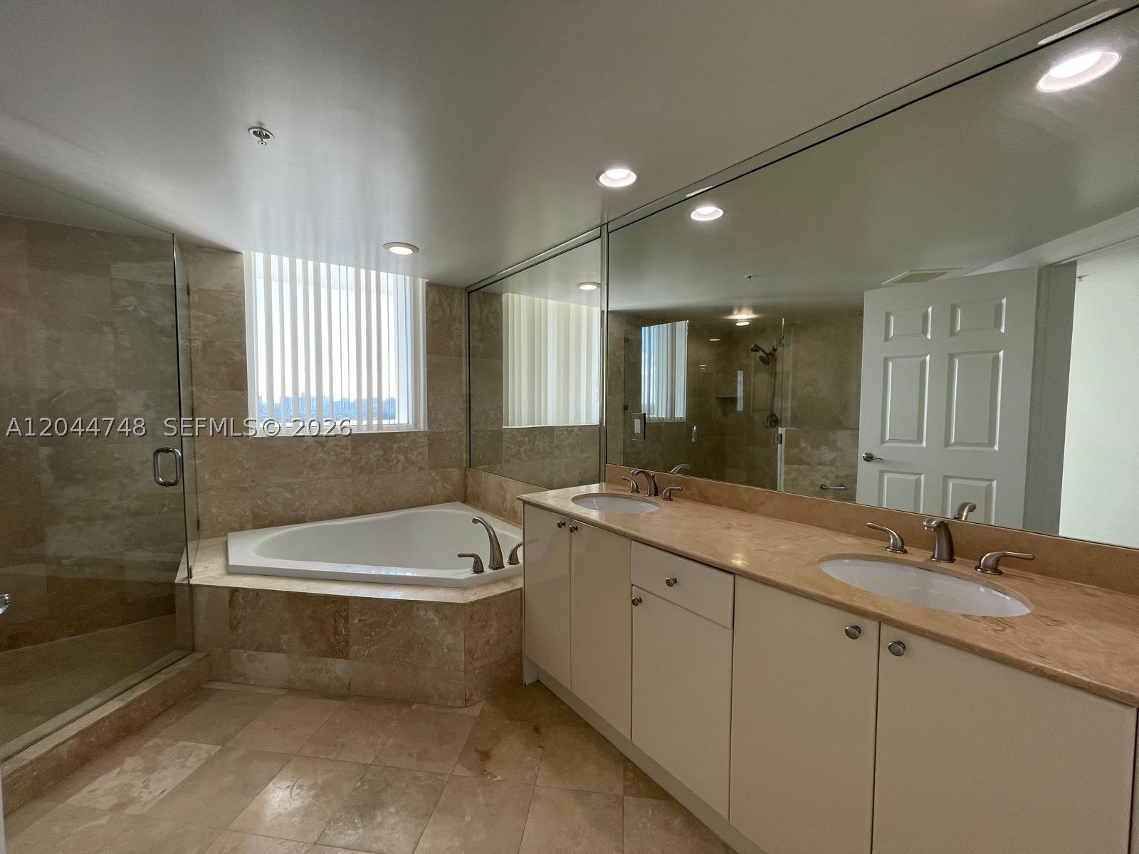DUO COMDOMINIUM EAST - Residential Lease