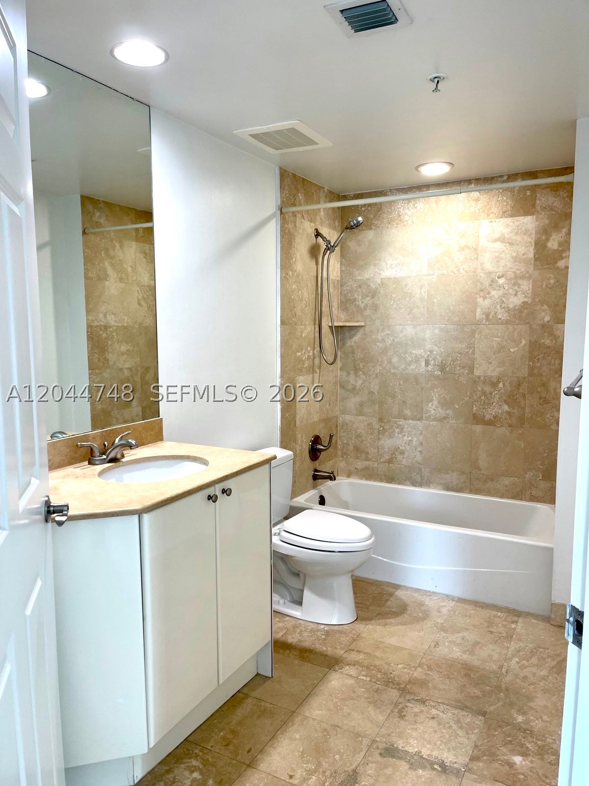 DUO COMDOMINIUM EAST - Residential Lease