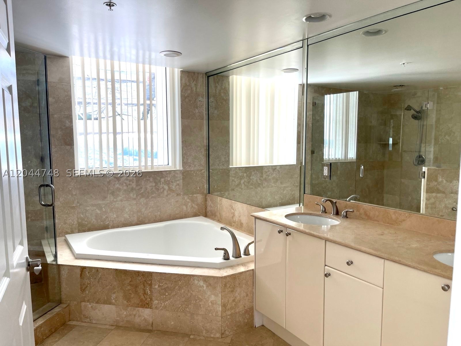 DUO COMDOMINIUM EAST - Residential Lease