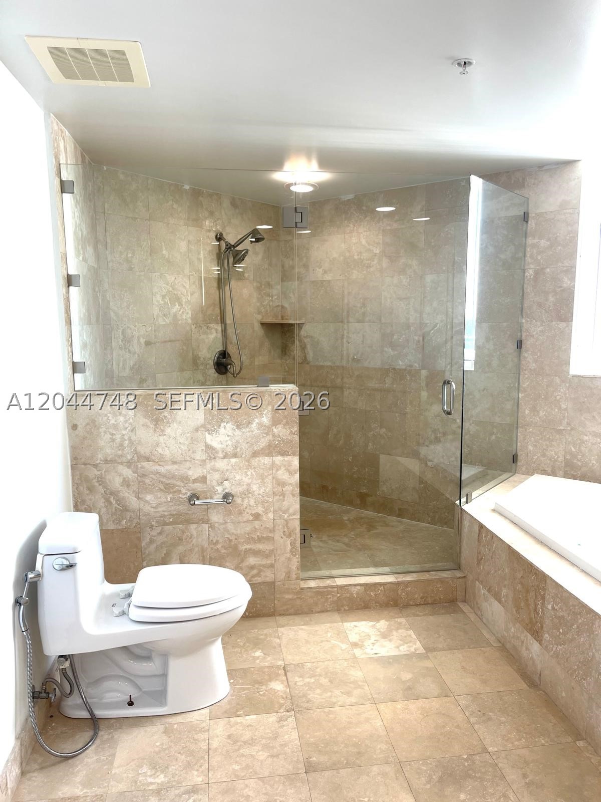 DUO COMDOMINIUM EAST - Residential Lease