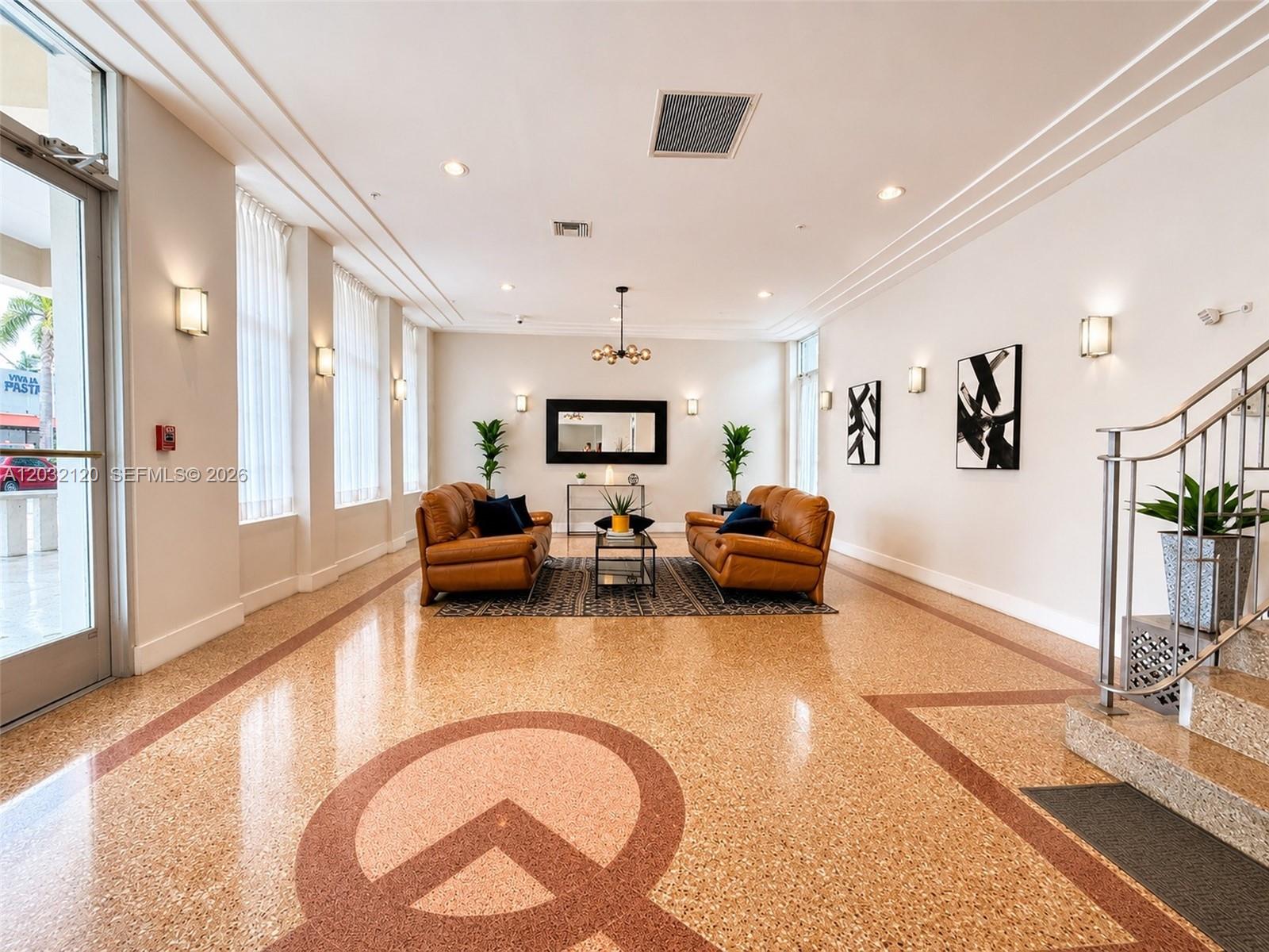 WELWORTH CONDO - Residential