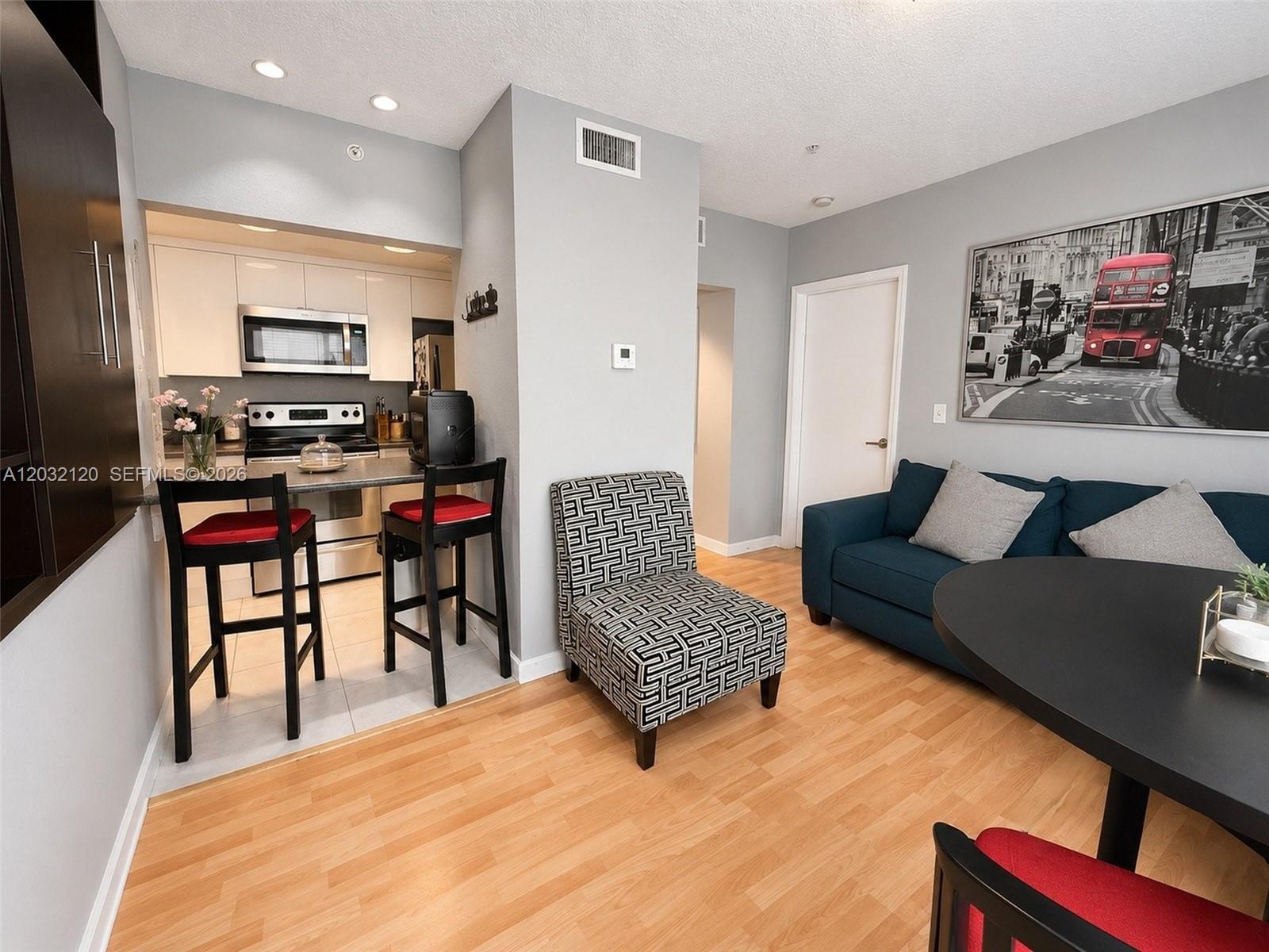 WELWORTH CONDO - Residential