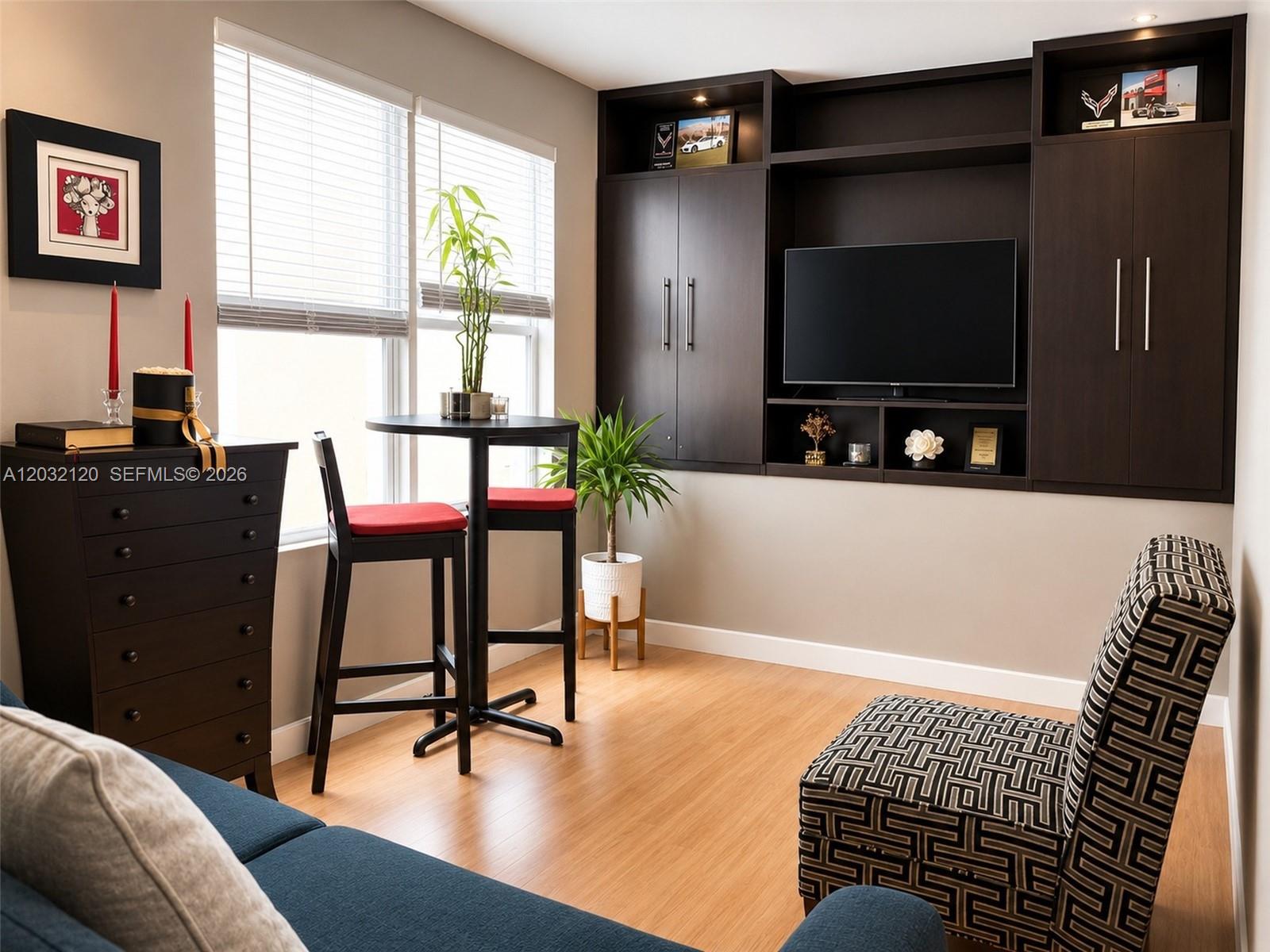 WELWORTH CONDO - Residential
