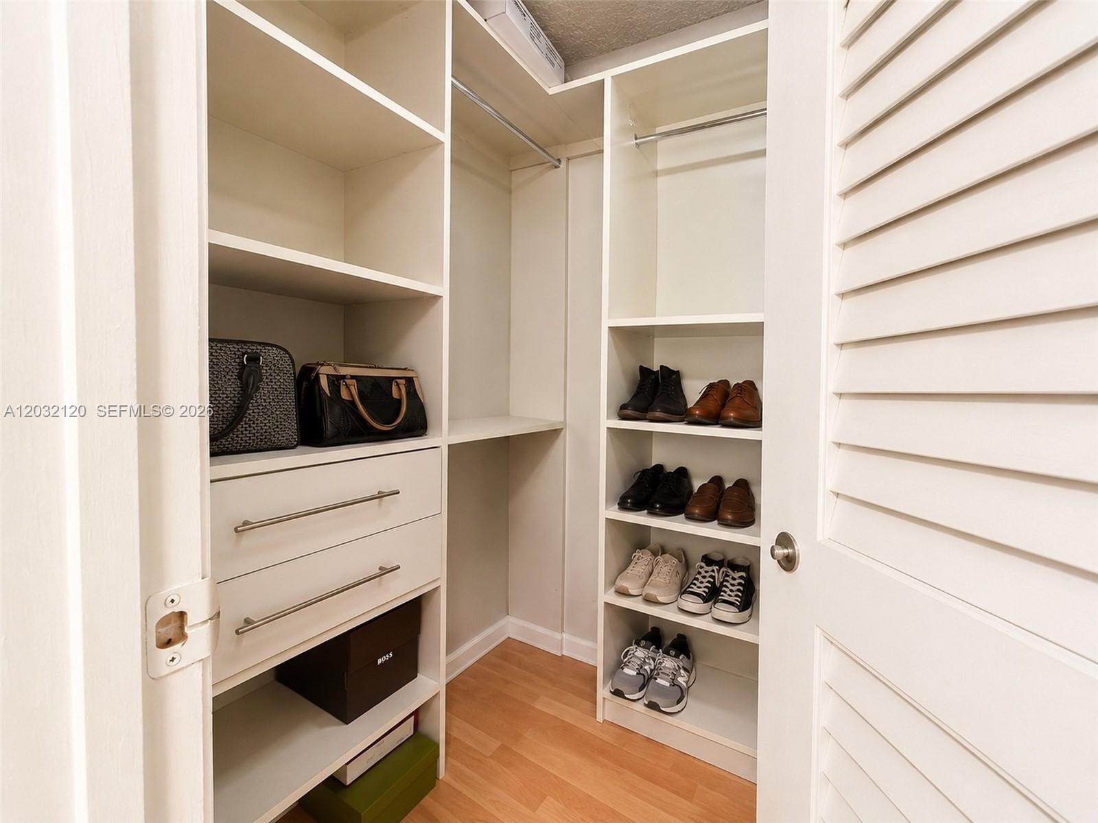 WELWORTH CONDO - Residential