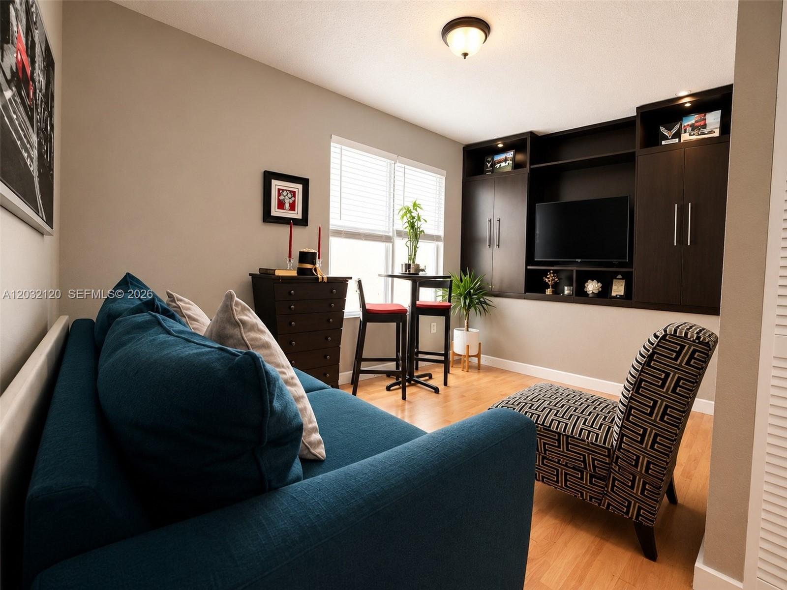 WELWORTH CONDO - Residential
