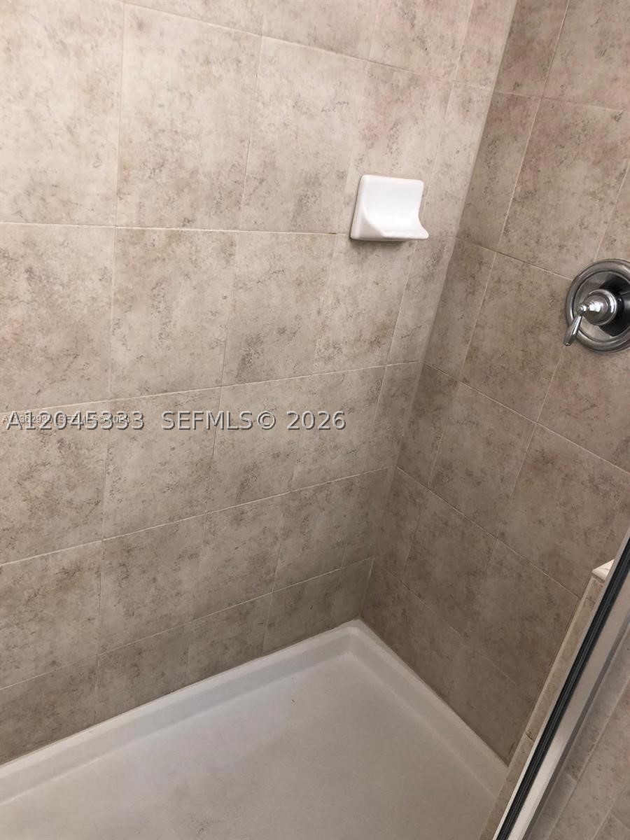 MANDARIN LAKES - Residential Lease