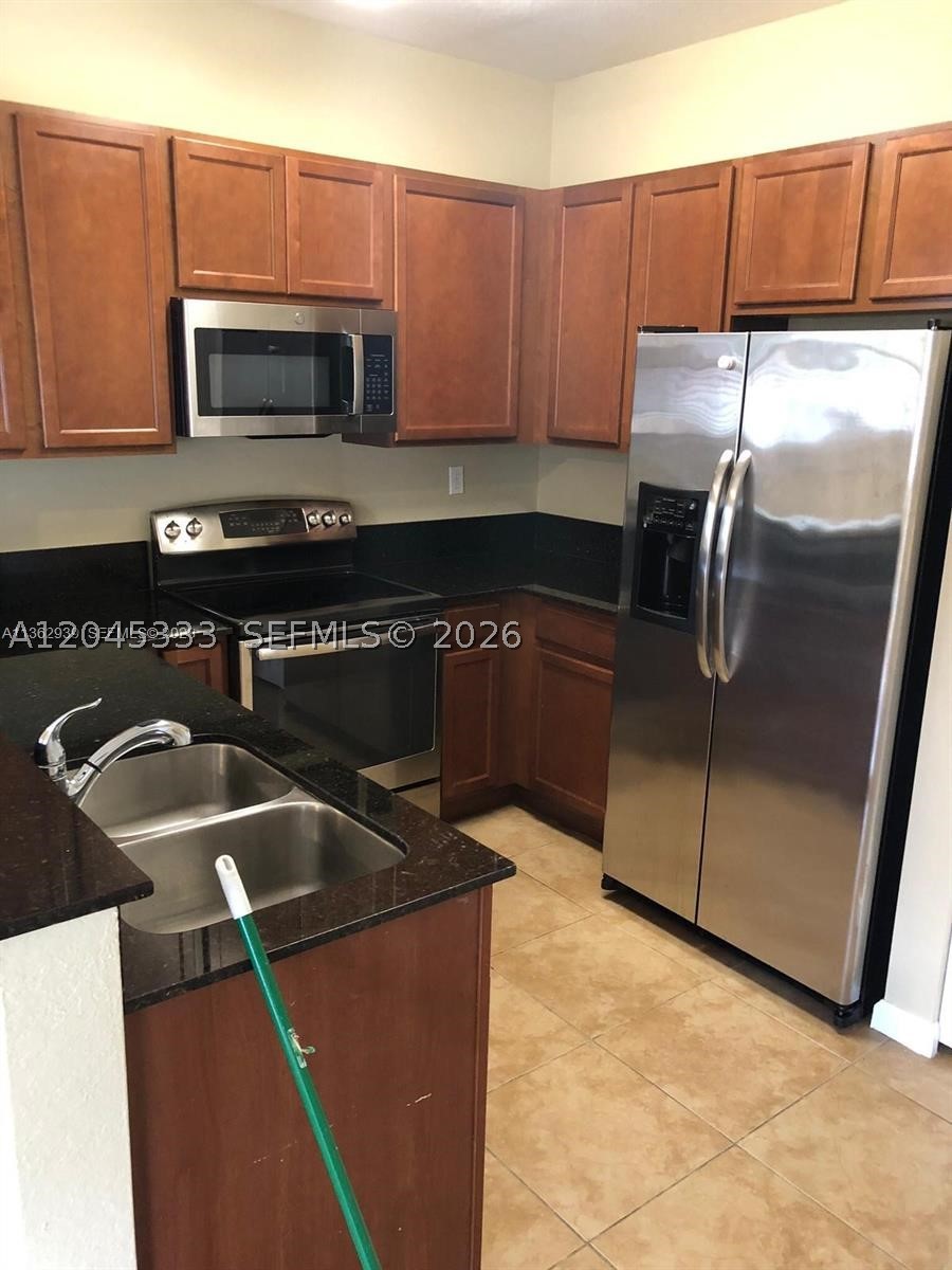 MANDARIN LAKES - Residential Lease