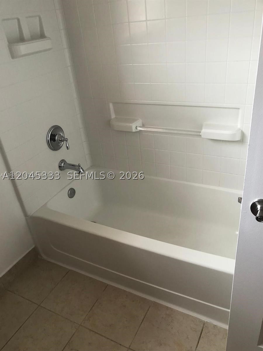 MANDARIN LAKES - Residential Lease
