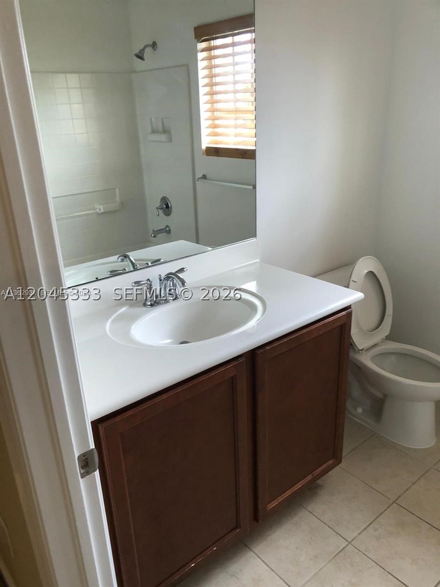 MANDARIN LAKES - Residential Lease