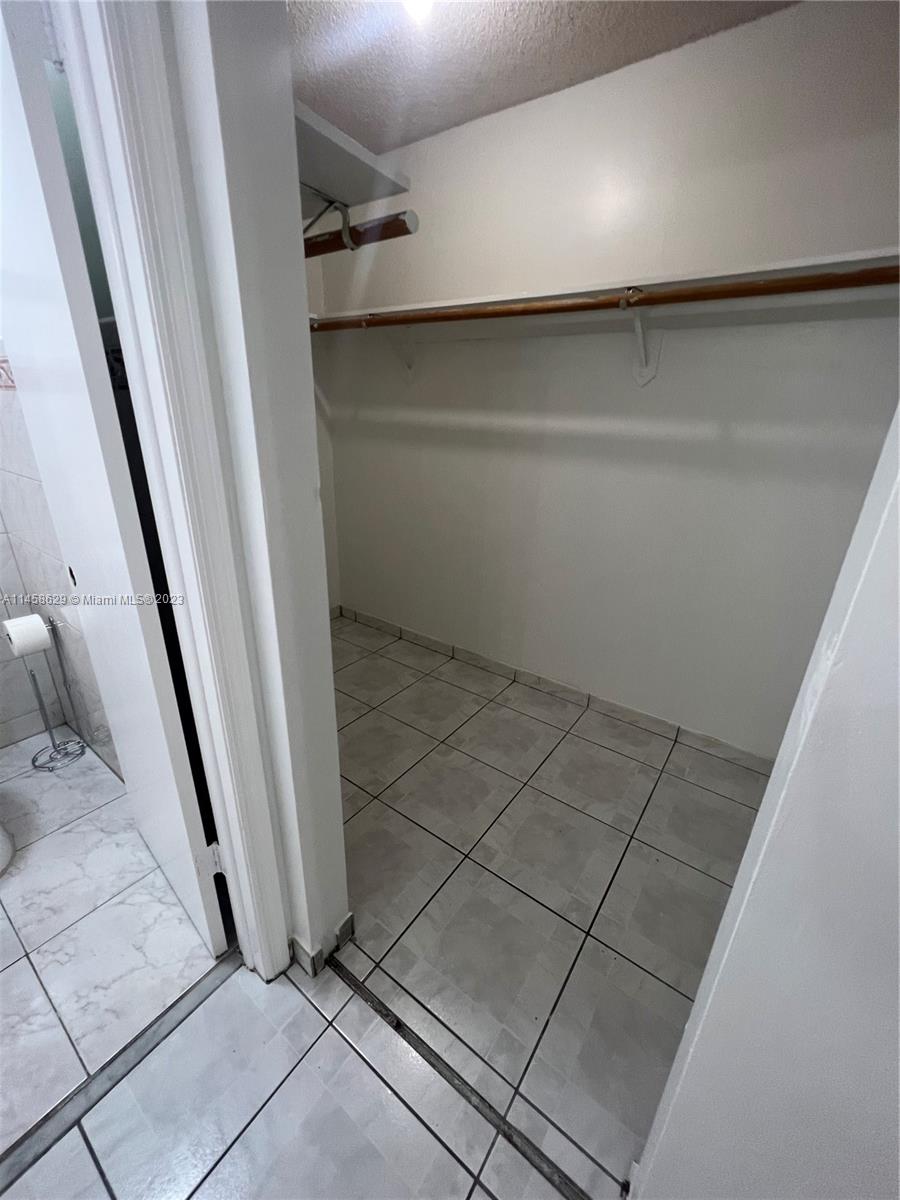 SOUTH MIAMI LAKES - Residential Lease