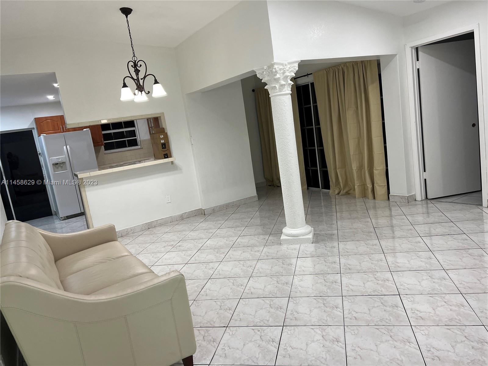 SOUTH MIAMI LAKES - Residential Lease