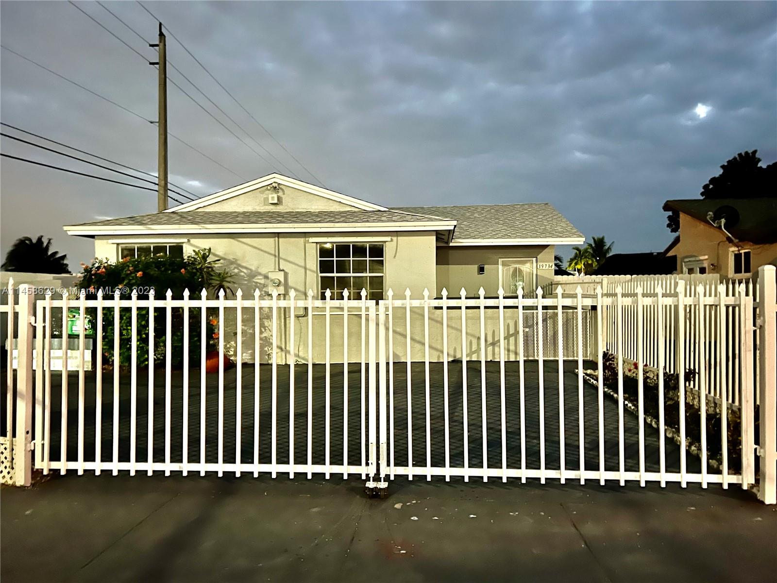 FOR RENT THIS  BEAUTIFUL 3 BEDROOMS  2 FULL  BATHROOMS HOUSE. IS CENTRALLY LOCATED IN THE DESIRABLE AREA OF SOUTH MIAMI LAKES SUBDIVISION. NEW ROOF AND CENTRAL AC. FENCED CORNER LOT AND VERY SPACIOUS BACK YARD. NO ASSOCIATION. UTILITIES ARE NOT INCLUDED. FIRST, LAST AND SECURITY DEPOSIT TO MOVE ( 3 MONTHS IN TOTAL ) WE KINDLY REQUEST THE FOLLOWING DOCUMENTS TO SUPPORT STABILITY FINANCIAL, TWO RECENT PAYSTUBS, TWO RECENTLY BANK STATEMENT A CREDIT REPORT AND A POLICE RECORD. THE AGENT'S COMMISSION IS ONLY FOR THE FIRST YEAR OF THE CONTRACT.