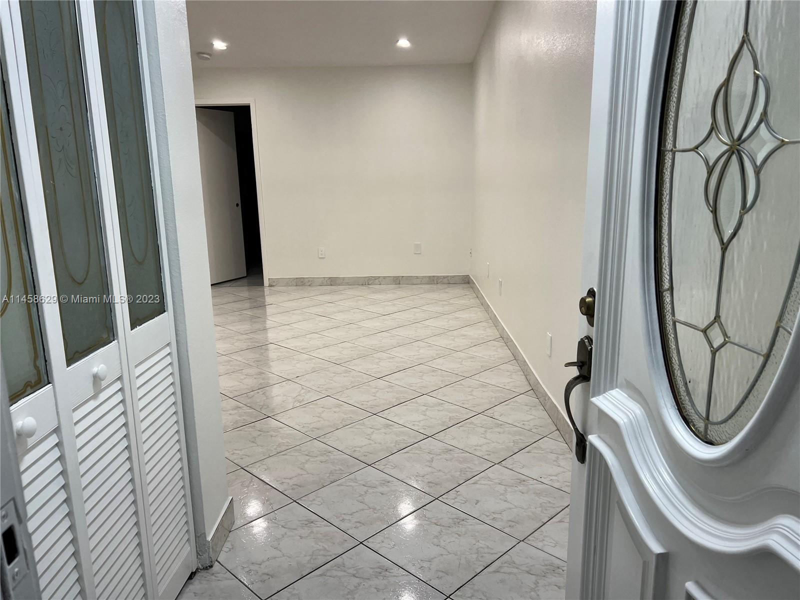 SOUTH MIAMI LAKES - Residential Lease