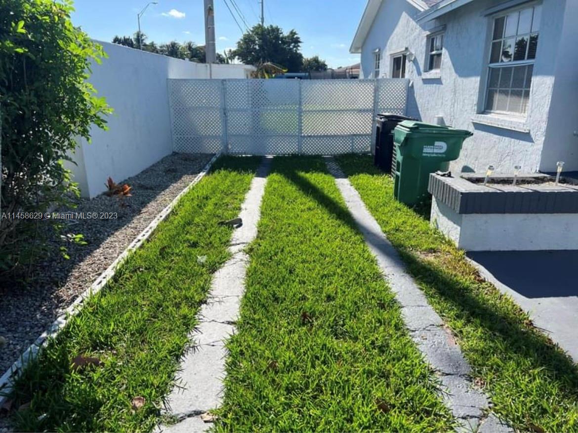 SOUTH MIAMI LAKES - Residential Lease
