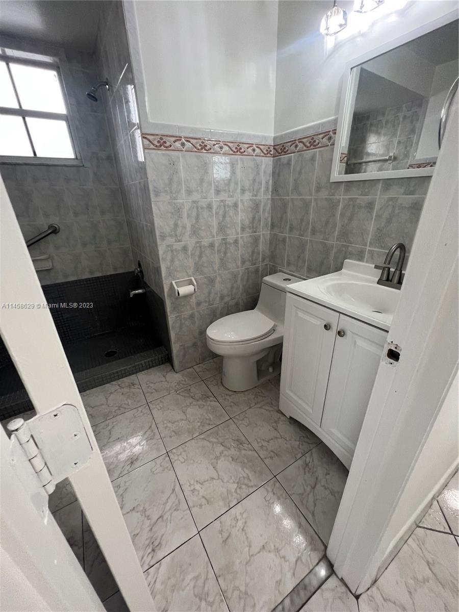 SOUTH MIAMI LAKES - Residential Lease