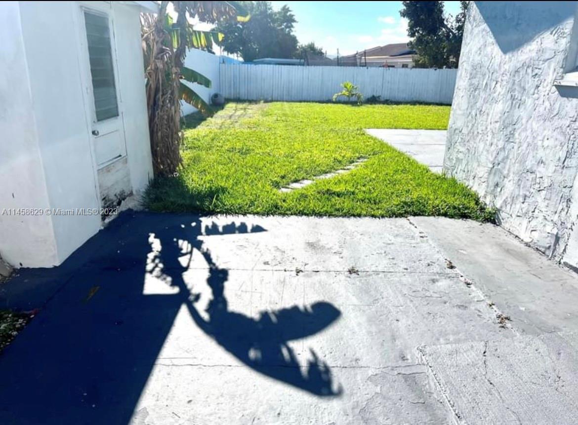 SOUTH MIAMI LAKES - Residential Lease