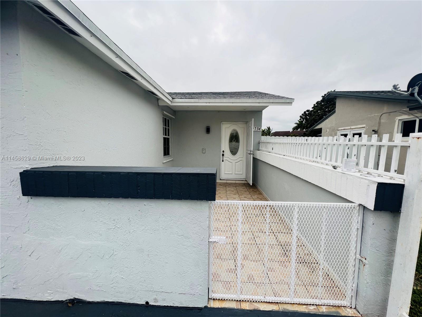 SOUTH MIAMI LAKES - Residential Lease