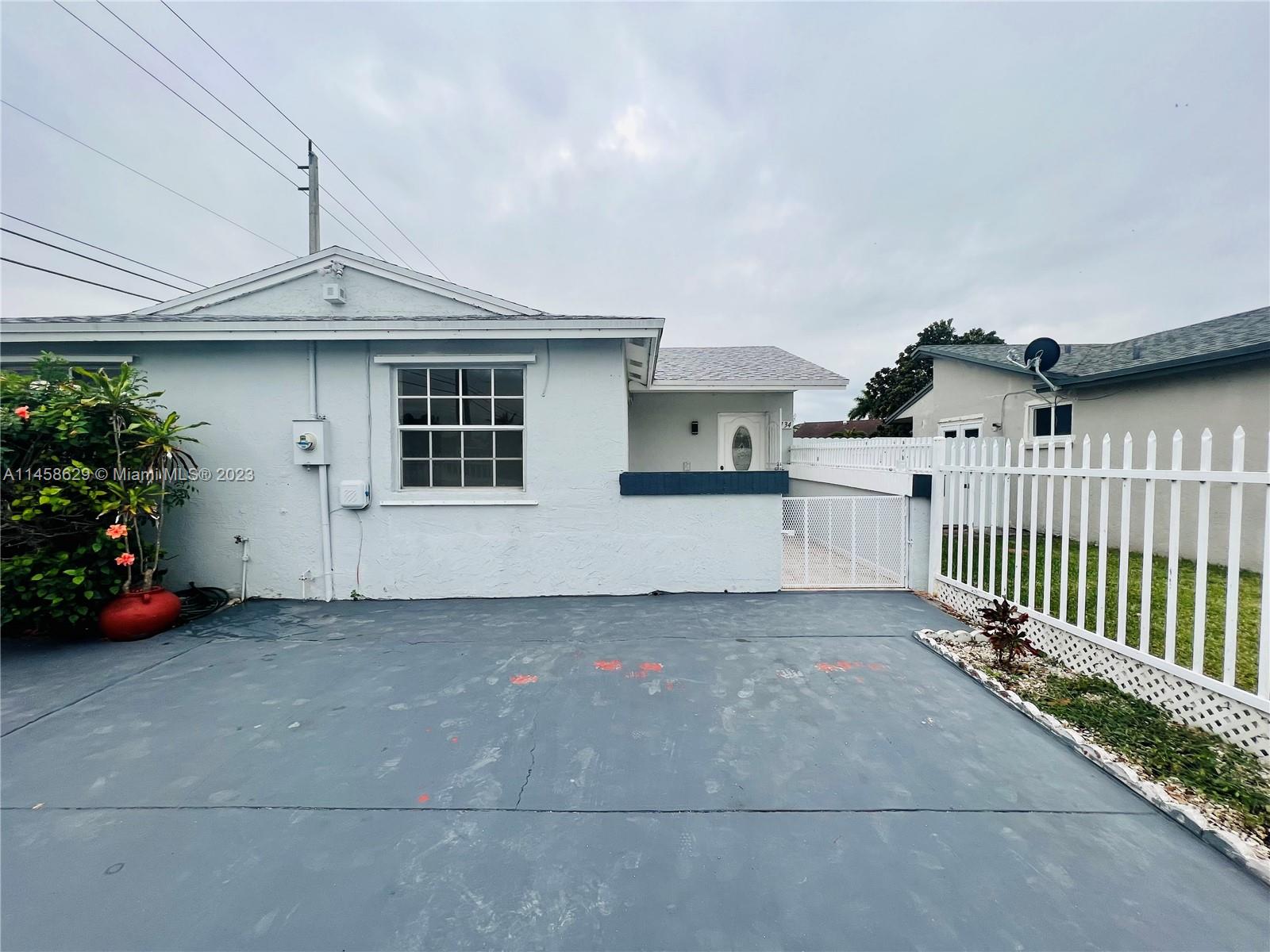SOUTH MIAMI LAKES - Residential Lease