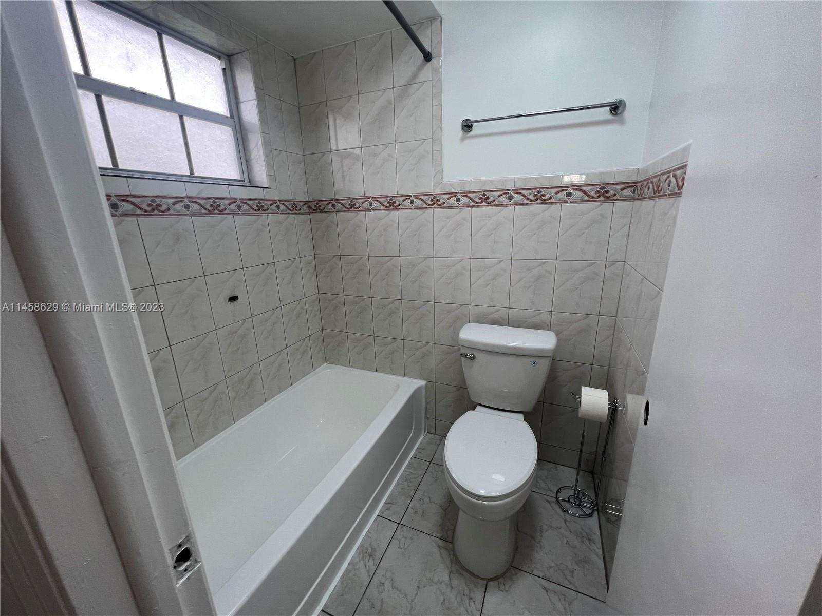 SOUTH MIAMI LAKES - Residential Lease