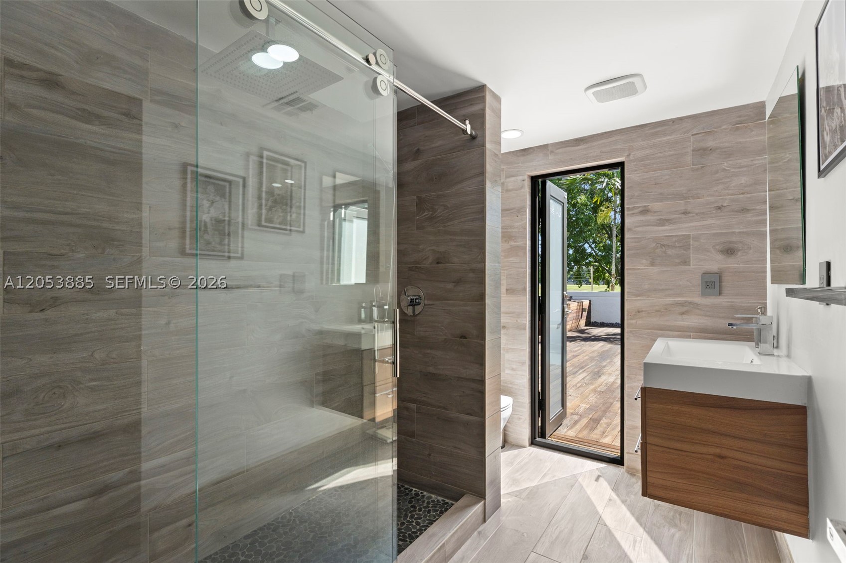 COUNTRY CLUB OF MIAMI EST - Residential