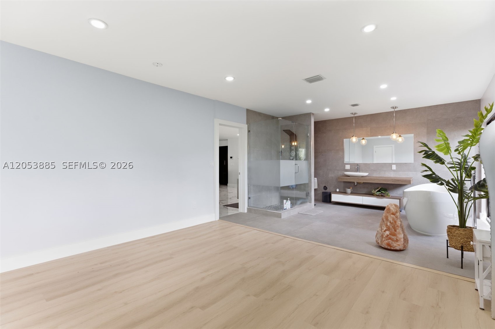 COUNTRY CLUB OF MIAMI EST - Residential