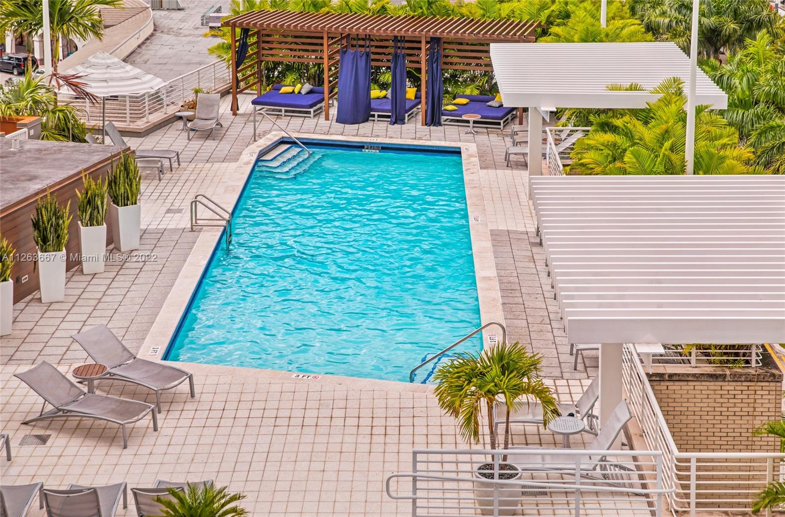 MIDBLOCK MIAMI CONDO - Residential Lease
