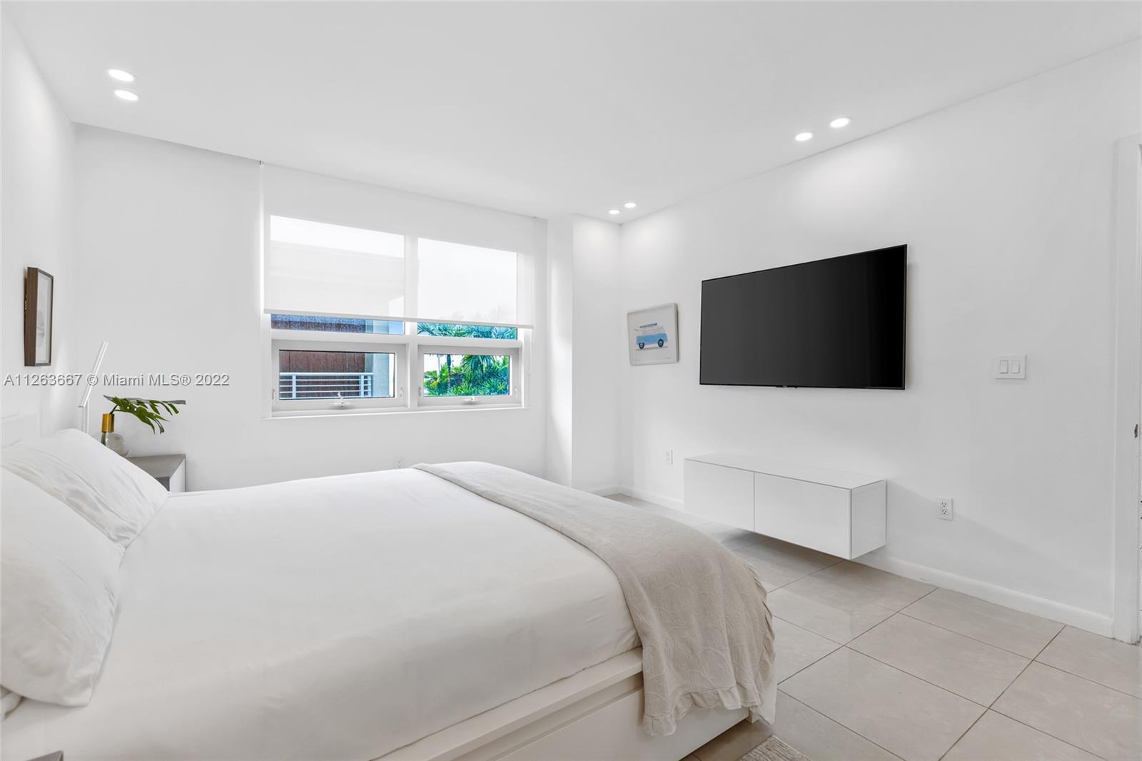 MIDBLOCK MIAMI CONDO - Residential Lease