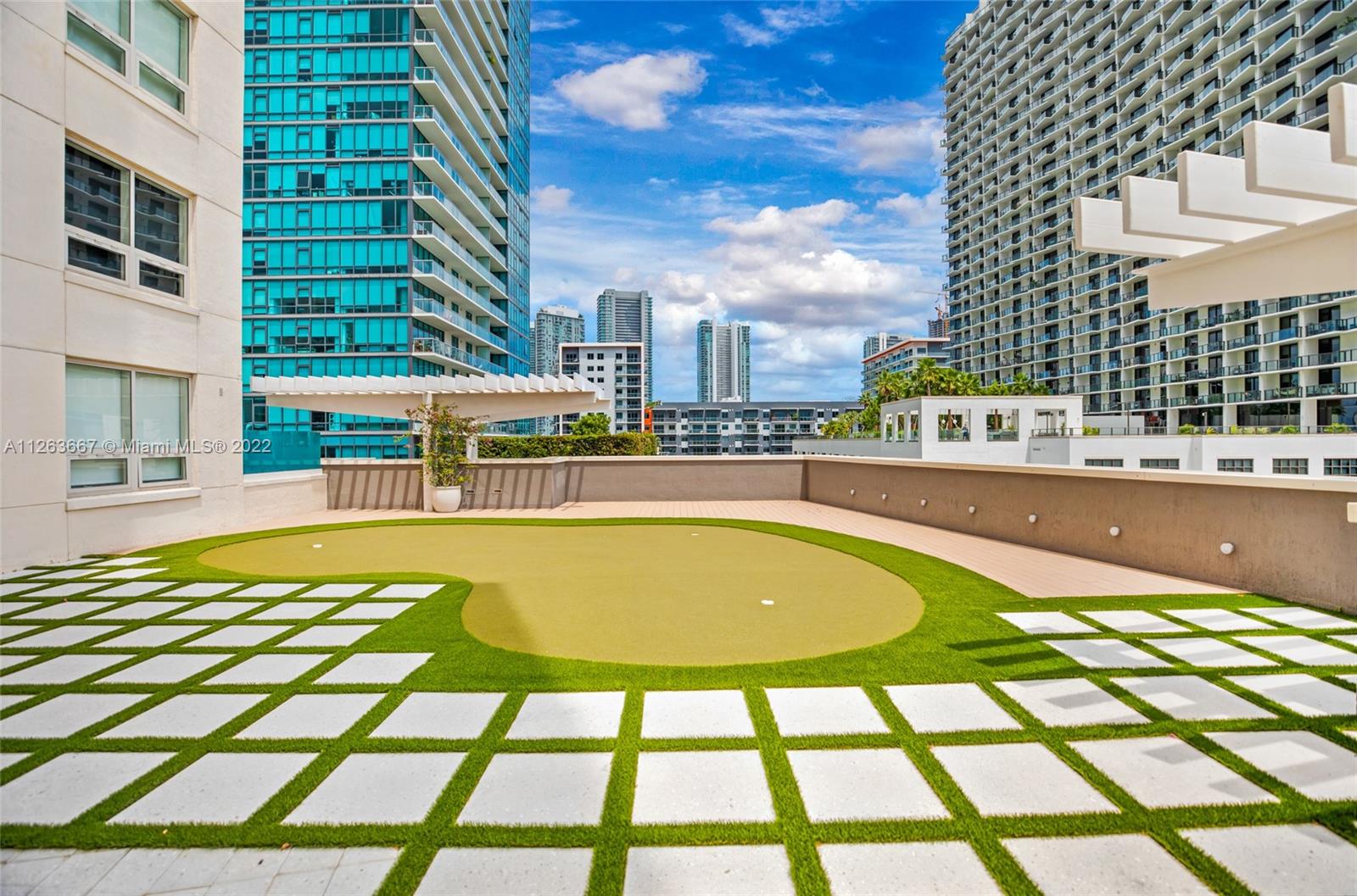 MIDBLOCK MIAMI CONDO - Residential Lease