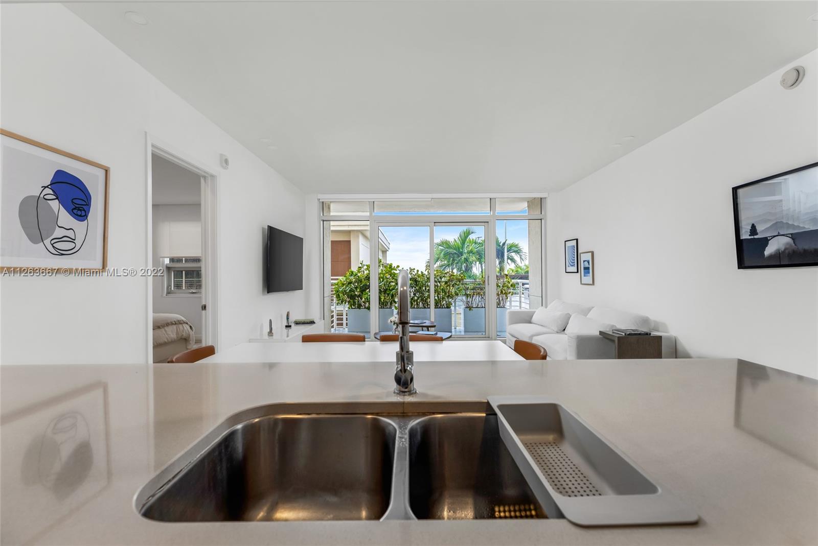 MIDBLOCK MIAMI CONDO - Residential Lease