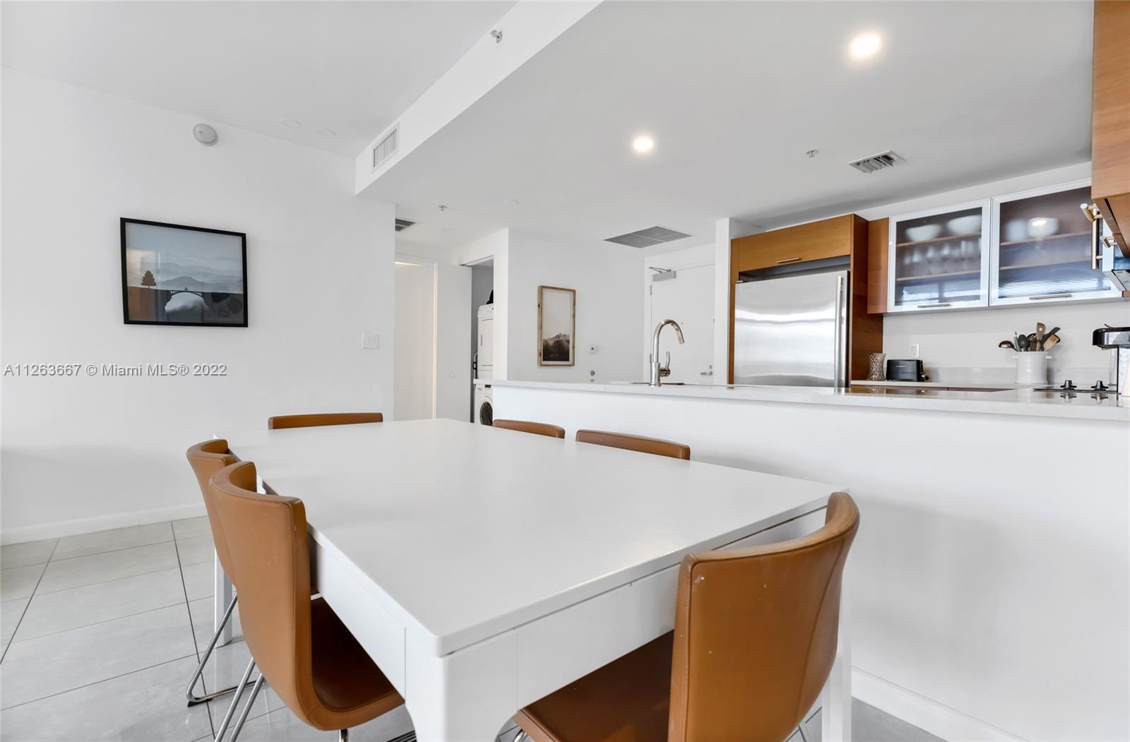 MIDBLOCK MIAMI CONDO - Residential Lease