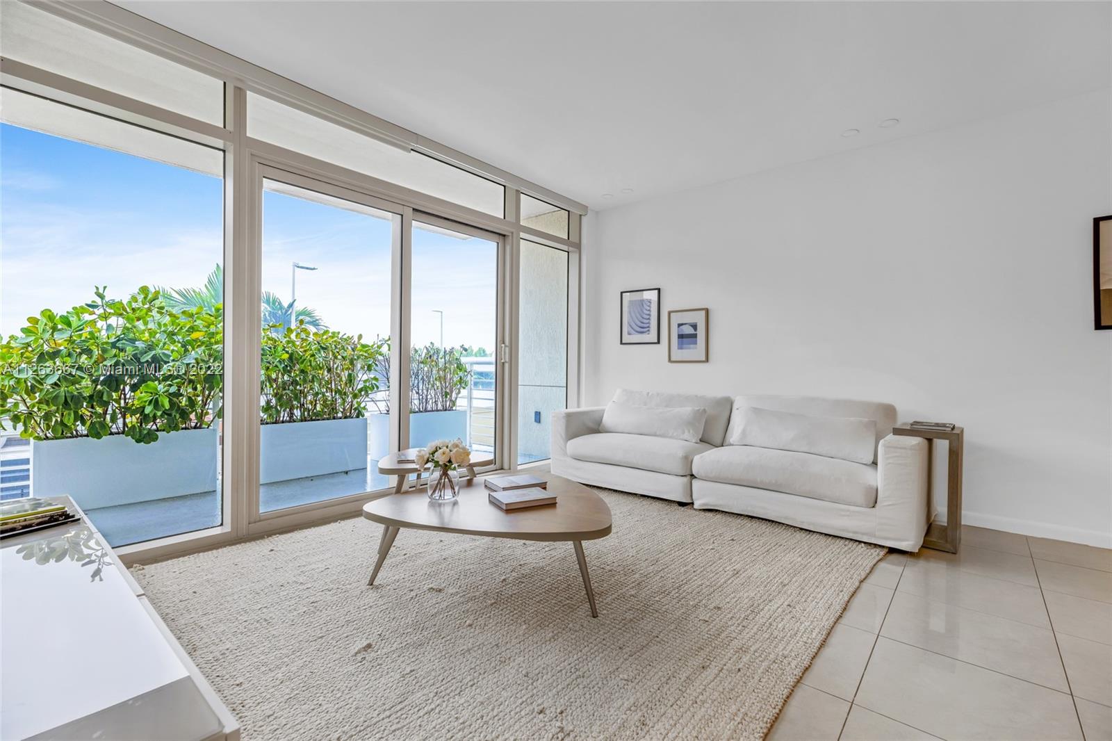 MIDBLOCK MIAMI CONDO - Residential Lease