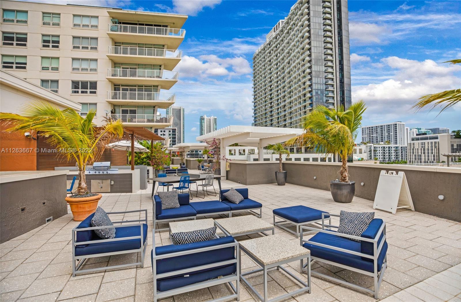 MIDBLOCK MIAMI CONDO - Residential Lease