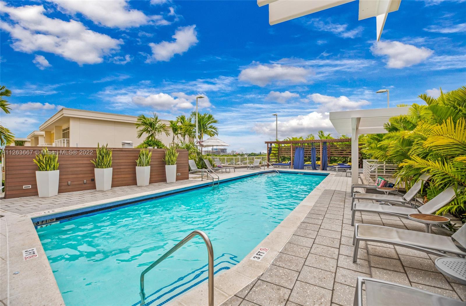 MIDBLOCK MIAMI CONDO - Residential Lease