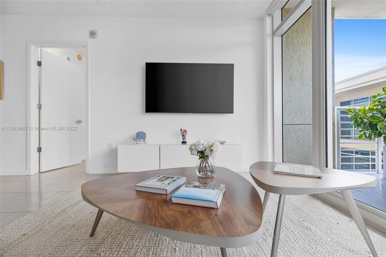 MIDBLOCK MIAMI CONDO - Residential Lease