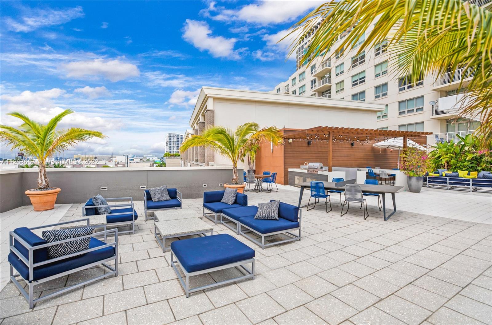MIDBLOCK MIAMI CONDO - Residential Lease