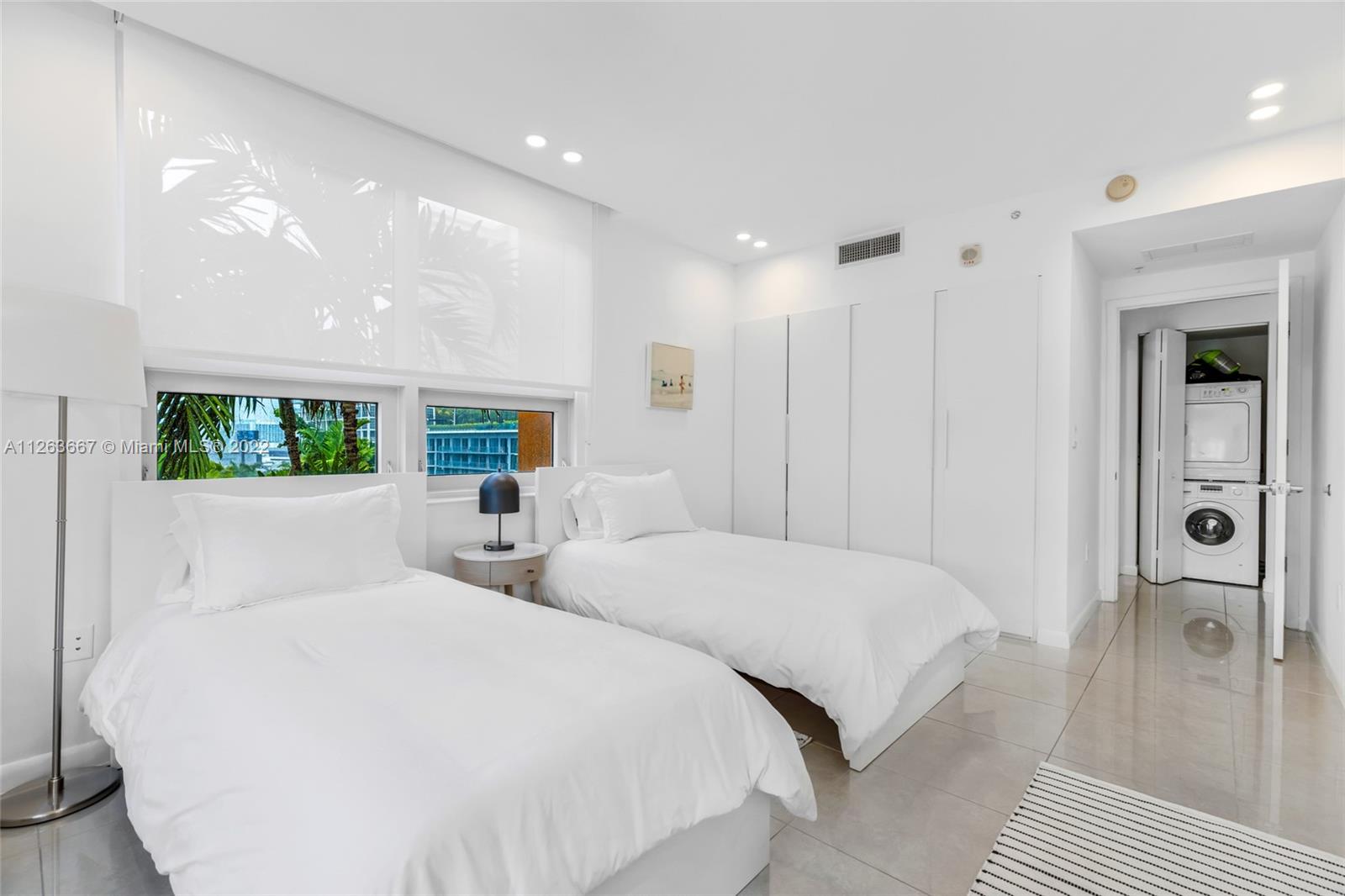 MIDBLOCK MIAMI CONDO - Residential Lease