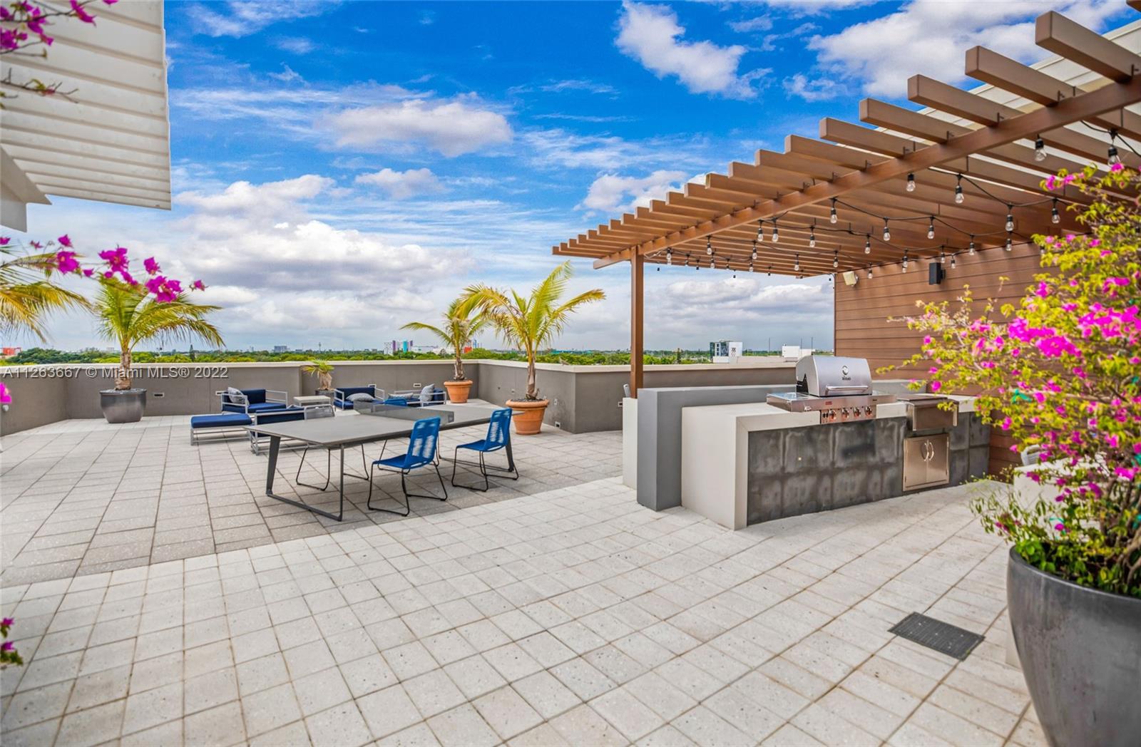 MIDBLOCK MIAMI CONDO - Residential Lease
