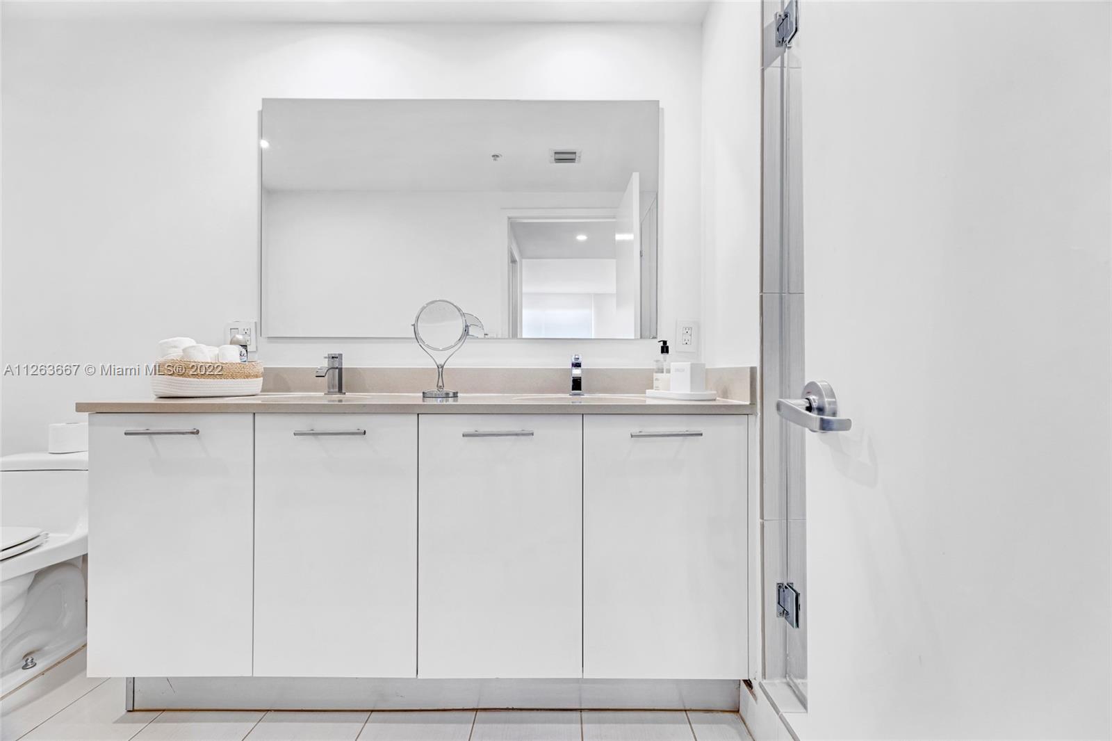 MIDBLOCK MIAMI CONDO - Residential Lease