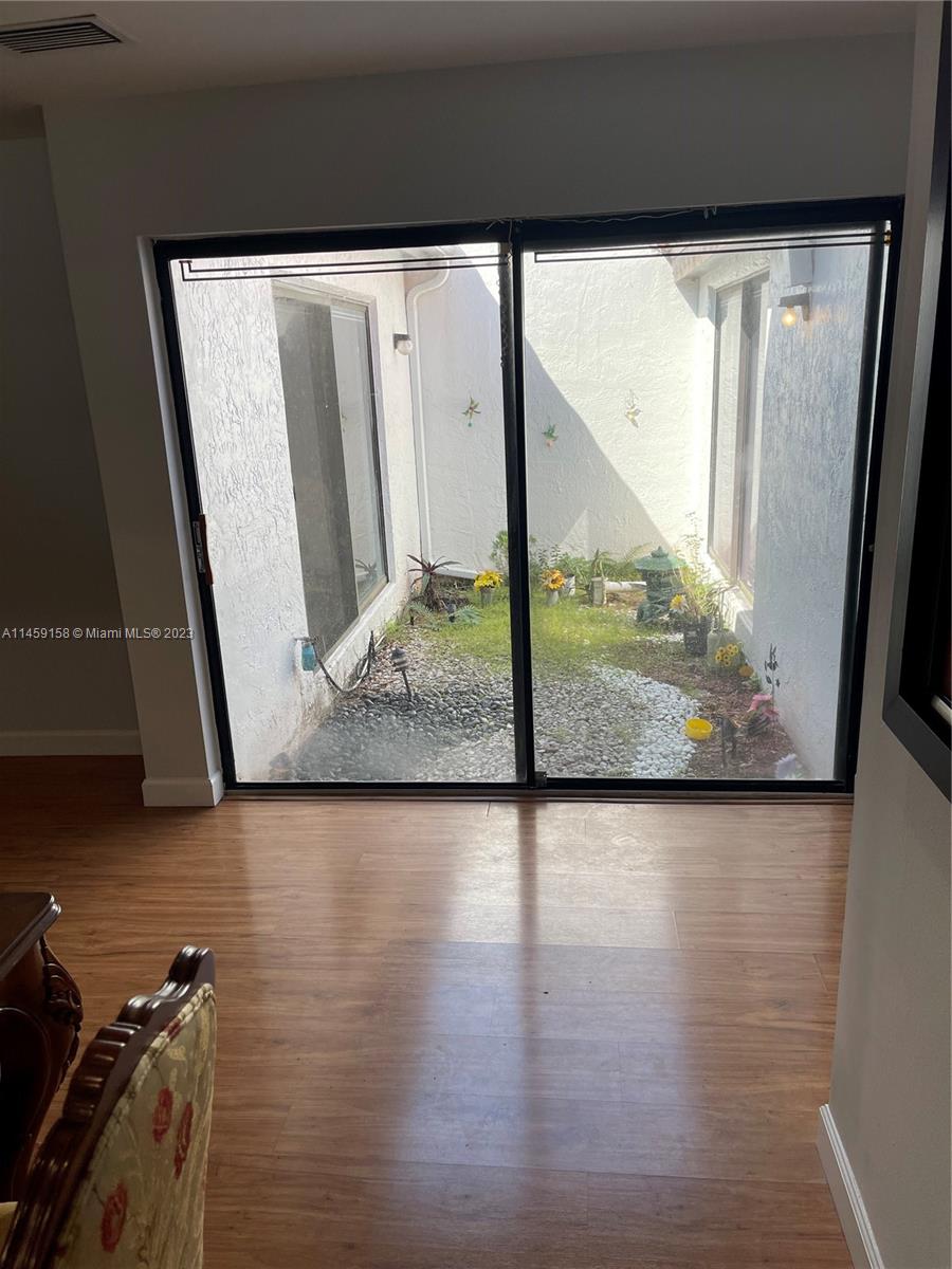 VILLAS ON THE GREEN - Residential Lease