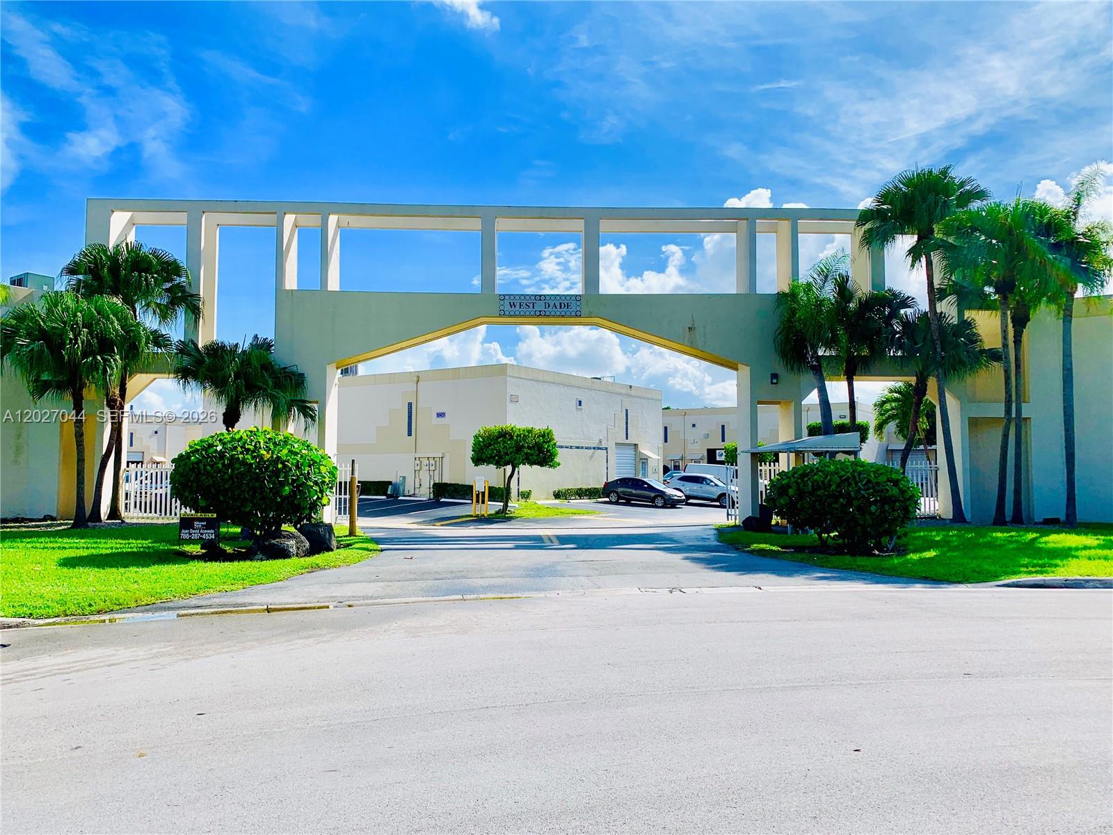 EXCELLENT LOCATION IN DORAL, APPROXIMATELY 1,400 SF OFFICE/WAREHOUSE SPACE, 200 SF OFFICE ON
SECOND FLOOR, 200 SF MEZZANINE. 2 ASSIGNED PARKING SPACES. STREET LEVEL LOADING DOOR. IDEAL
FOR SMALL BUSINESS OR STORAGE. EASY ACCESS FROM MAJOR HIGHWAYS, CLOSE TO BANKS, AIRPORT
AND SHOPPING CENTERS!! SECURITY GATE.