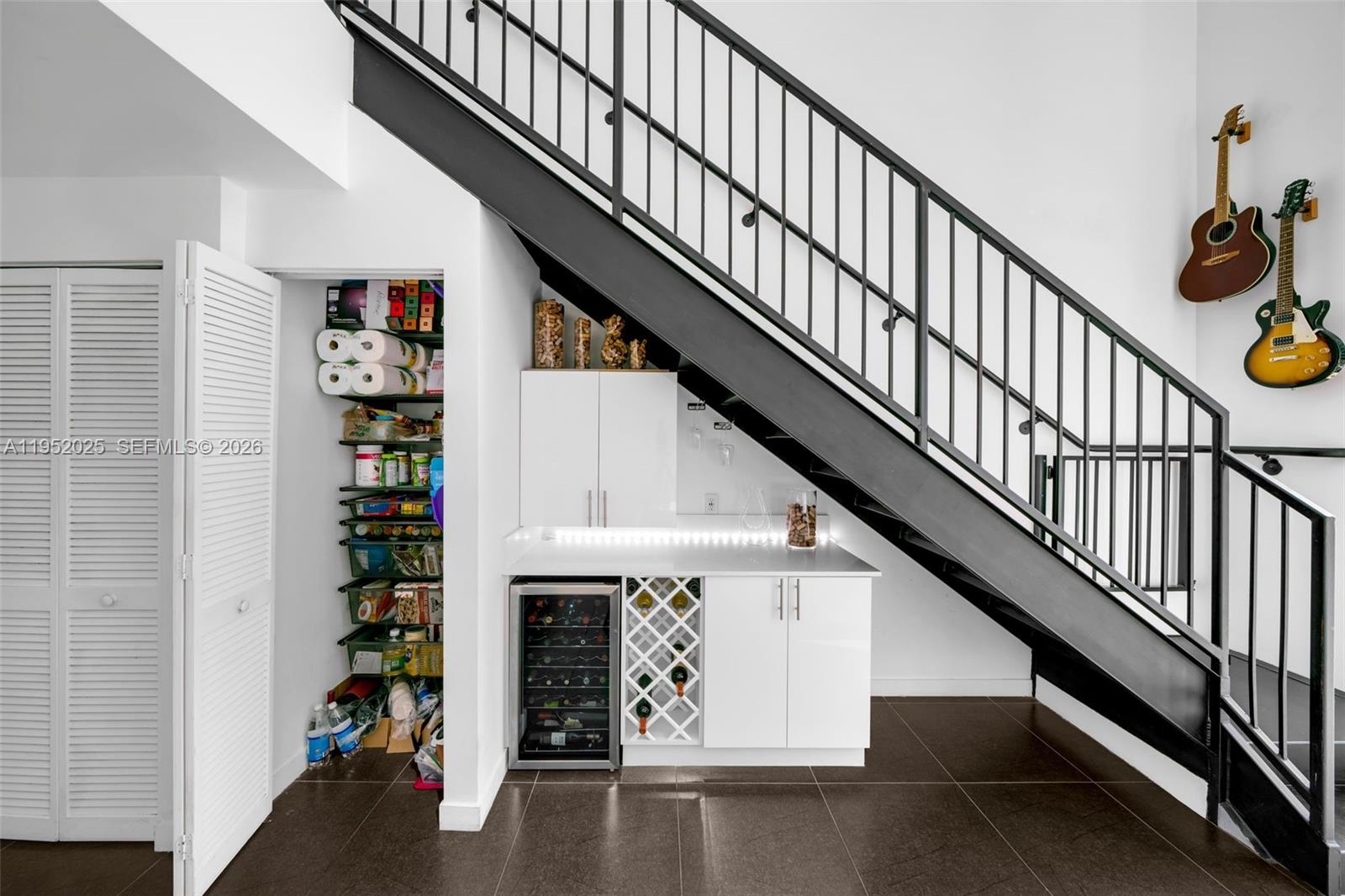 MET 1 CONDO - Residential