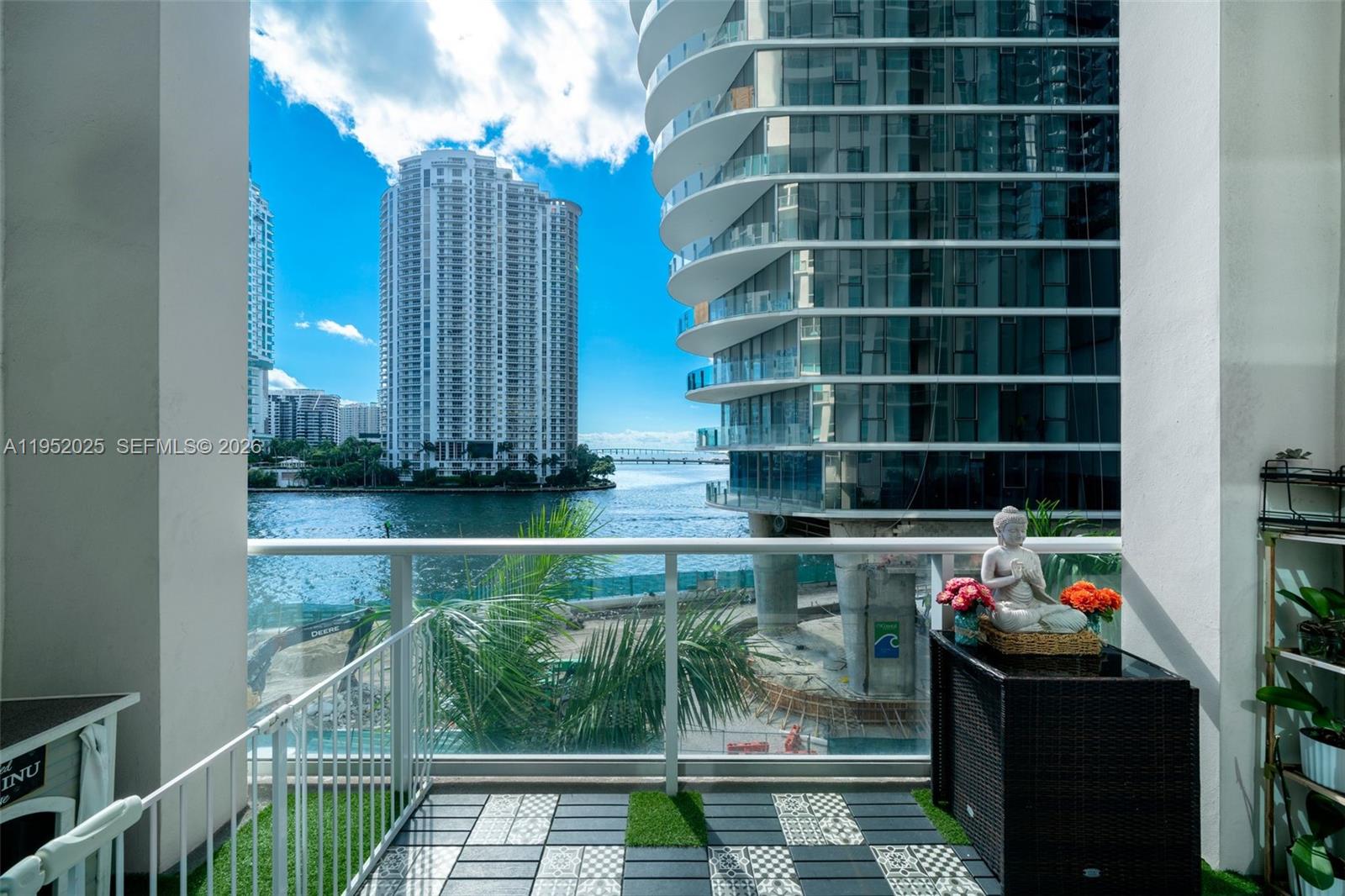 MET 1 CONDO - Residential